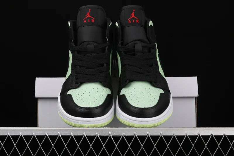 All categories Air Jordan Jordan series basketball shoes Air Jordan 1 Mid Air Jordan 1 Mid SE Barely Colt AJ1 Joe 1 Zhongbang basketball shoes CV5276-003